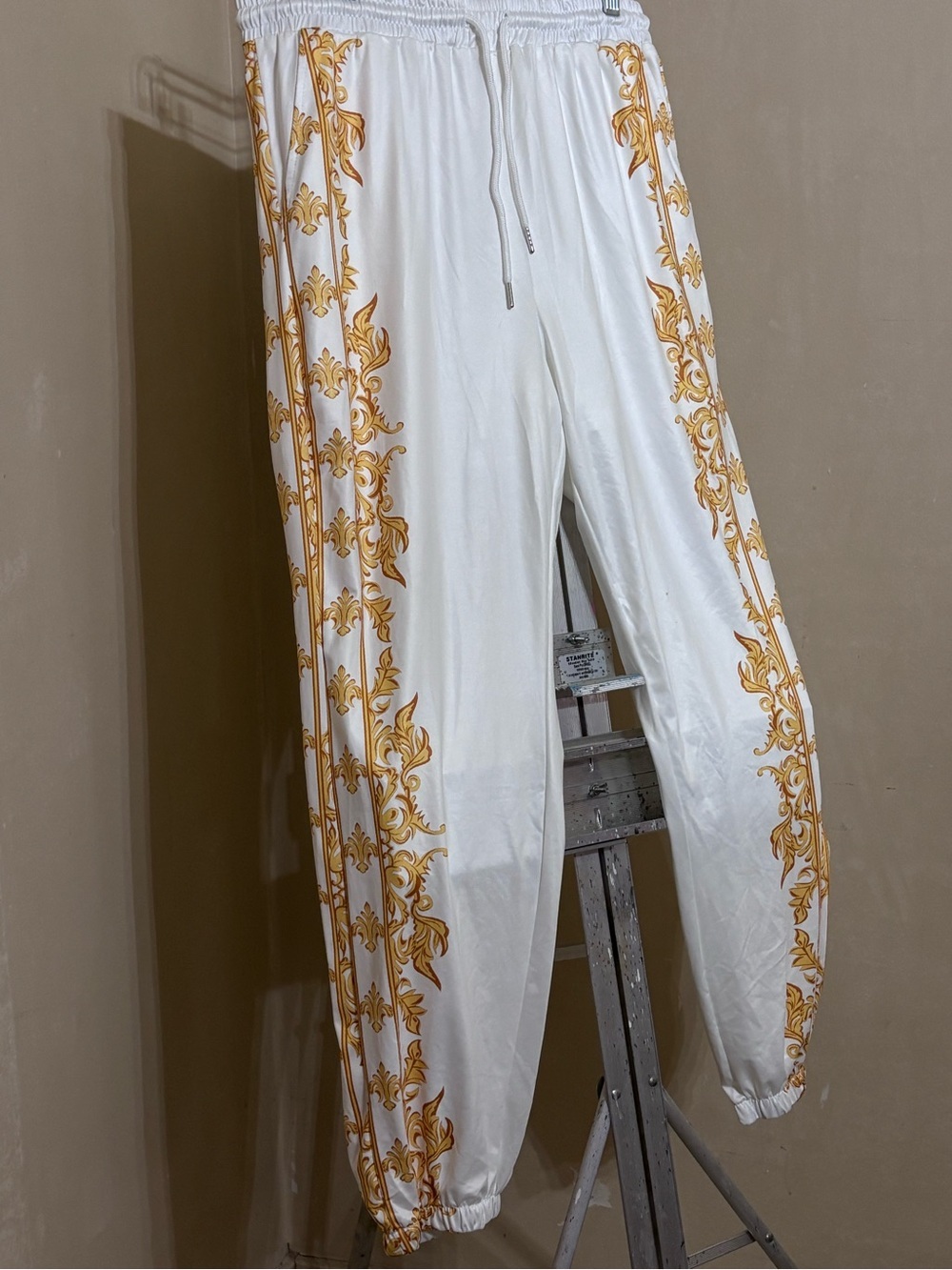 Manfinity Homme White Baroque Print Track Pants Joggers Sz XL - Picture 4 of 13